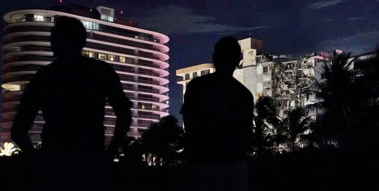 Derrumbe en Miami: rescataron a 35 personas y sigue la búsqueda