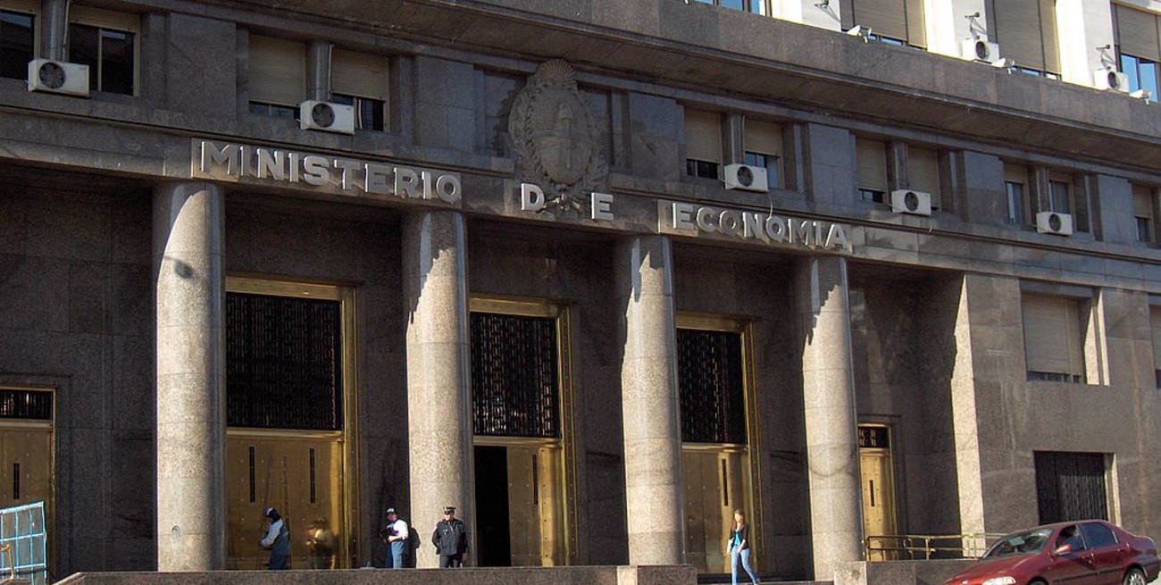 Con la curva de contagios estable, la economía argentina caería 4%