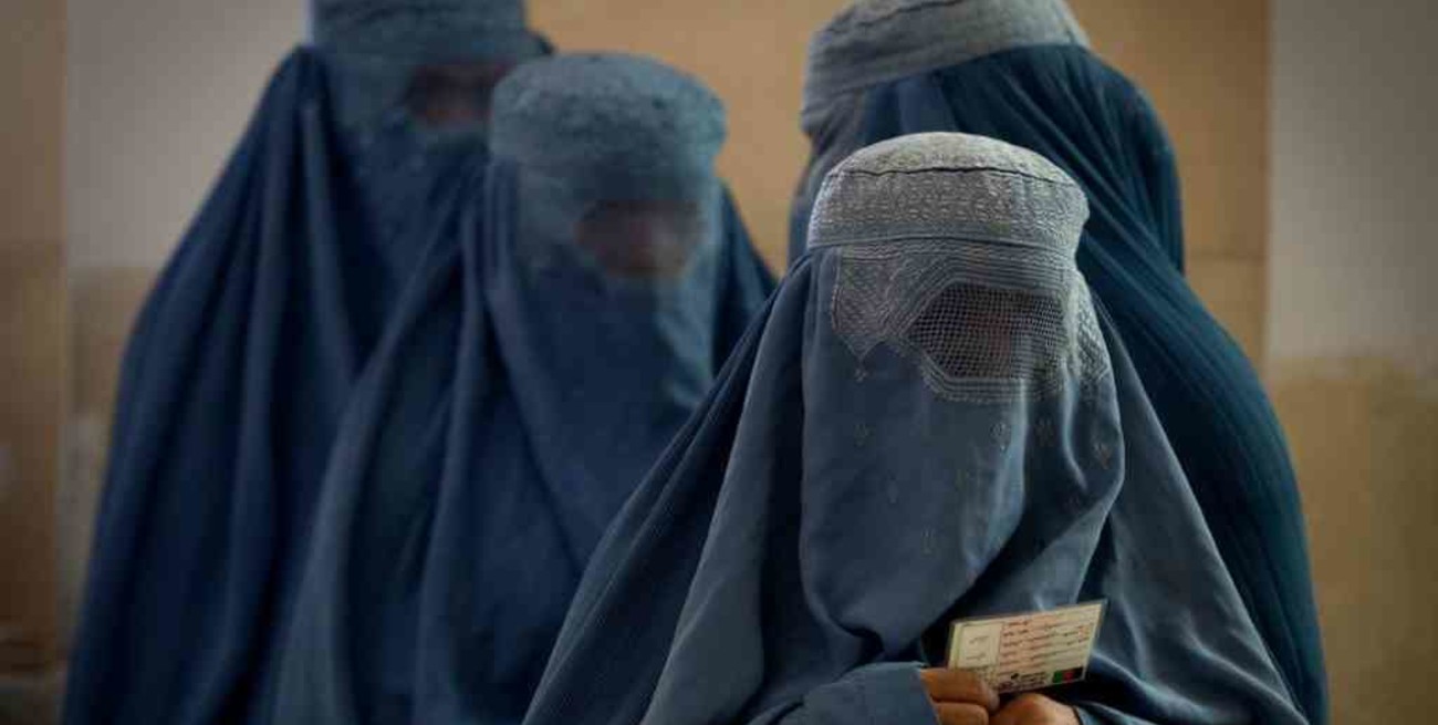 Los talibanes prohibieron a las mujeres participar en programas de la TV islámica