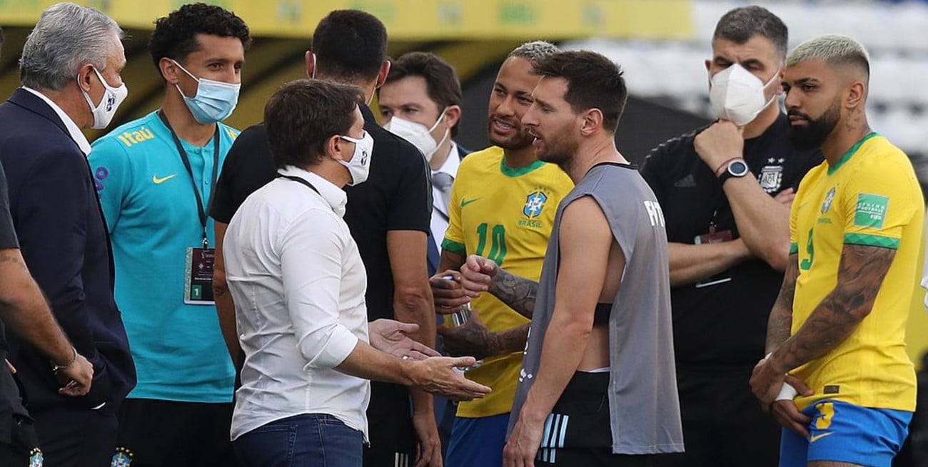 Las fotos del escándalo que llevó a la suspensión de Brasil vs. Argentina