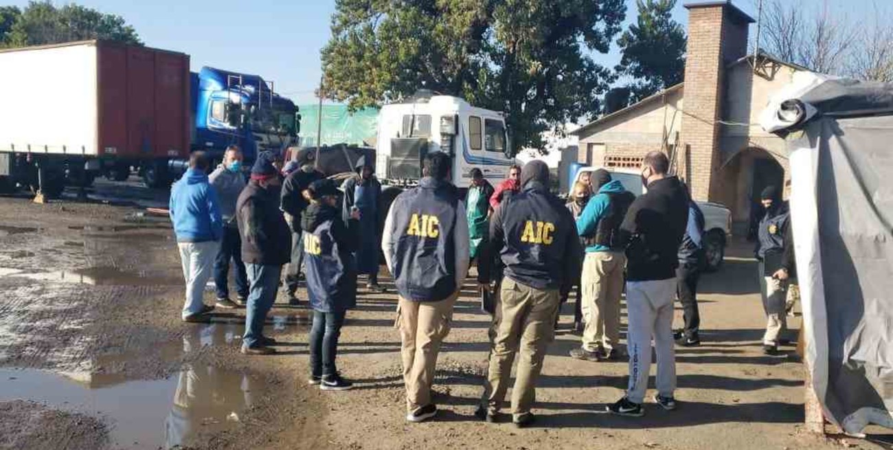 Rosario: secuestraron 15 camiones y autos de un presunto narco detenido