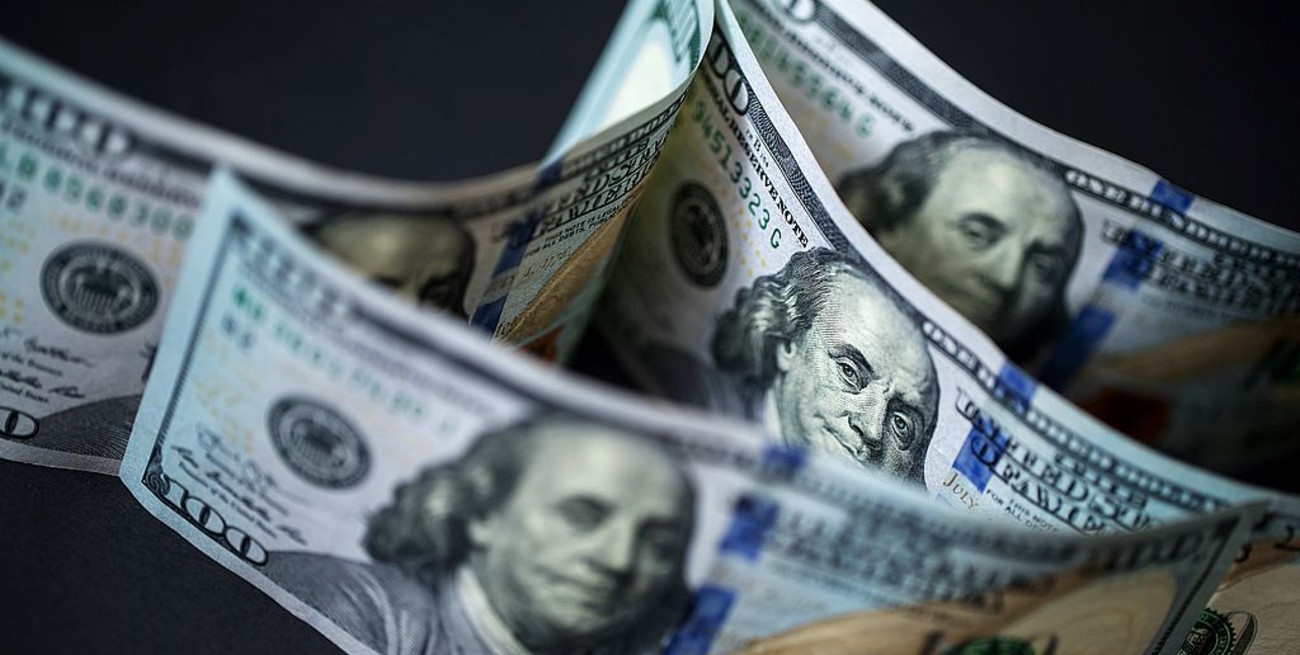 En el inicio de las restricciones, el dólar blue tocó un récord de $ 145 y el ahorro superó los $ 131