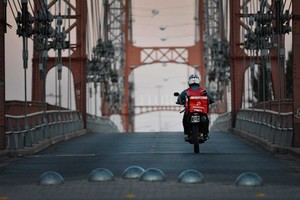ELLITORAL_295698 |  Pablo Aguirre Los servicios de delivery, una de las actividades permitidas y más usadas en tiempos de cuarentena