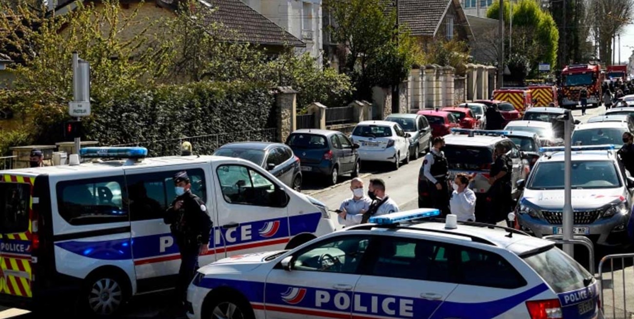 Un hombre mató a cuchilladas a una policía en una comisaría cerca de París