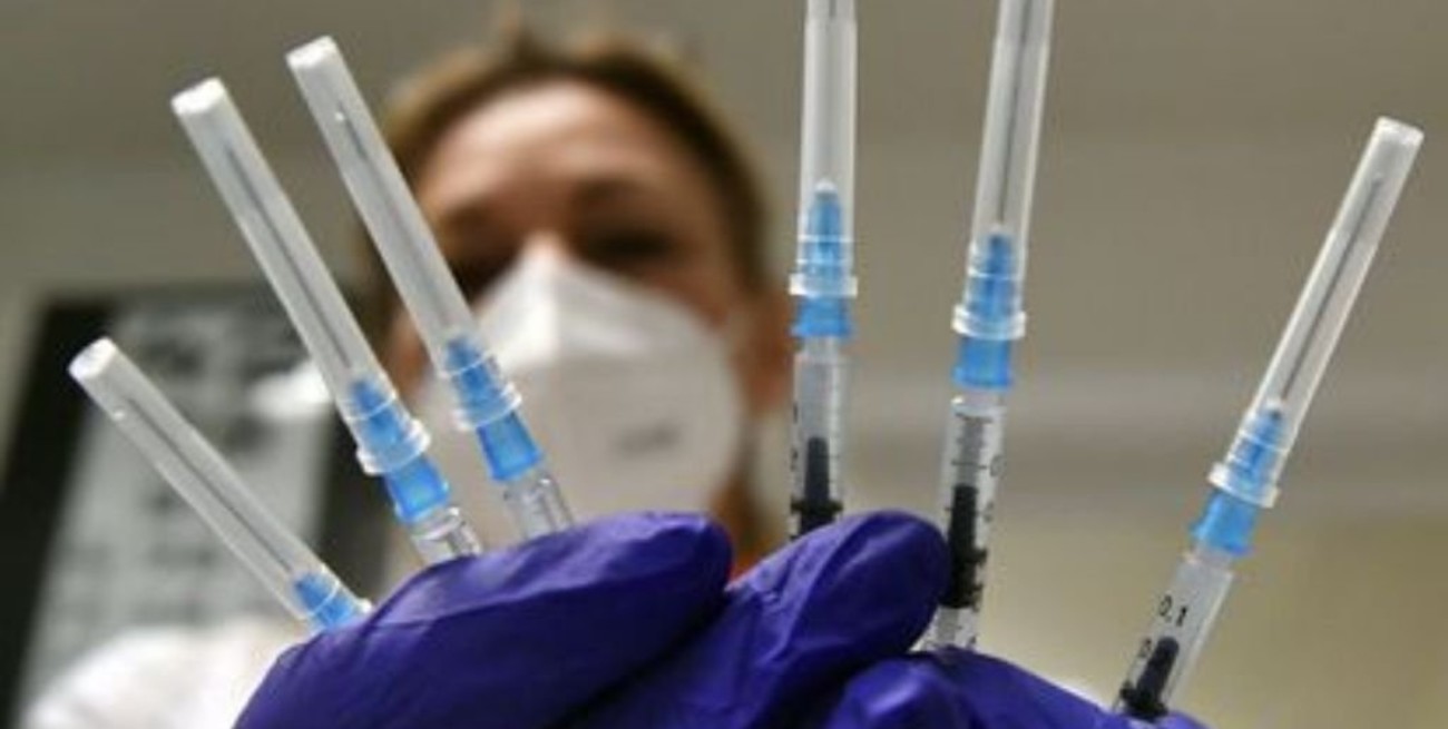 Vacunas: EE.UU. afirma que una tercera dosis no es necesaria