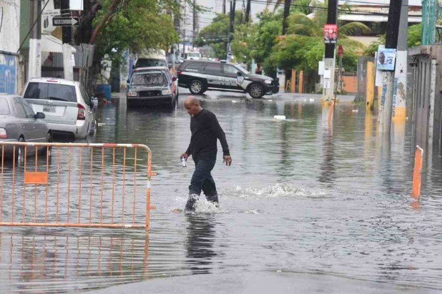 ELLITORAL_316953 |  EFE La tormenta Isaías dejó a miles sin luz e inundaciones en Puerto Rico.
