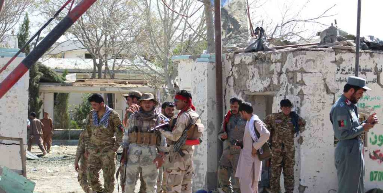 Un ataque de drones en Afganistán dejó decenas de civiles y milicianos talibanes muertos