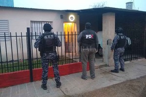 El Litoral Los imputados fueron detenidos el lunes en Coronda, durante tres allanamientos a cargo de la Agencia de Investigación Criminal (AIC).