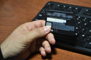 ELLITORAL_391316 |  Pablo Aguirre Uno ya desconfía de todas las personas a la que les dio la tarjeta, en el restaurante, en la estación de servicio , dijo la esposa de la víctima.