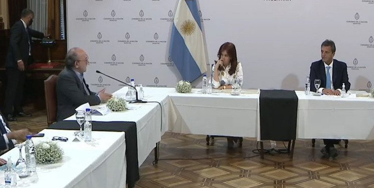 La Bicameral de Inteligencia entrega un informe a Cristina Kirchner y Sergio Massa referido sobre las escuchas