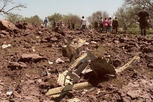 ELLITORAL_401323 |  Archivo El Litoral Cráter que dejó el avión al estrellarse en Fray Bentos, tragedia en la 74 personas perdieorn la vida.