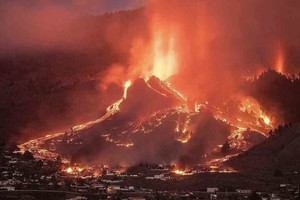 ELLITORAL_405850 |  Twitter La erupción del volcán mantiene a 6.000 personas desalojadas de sus casas.