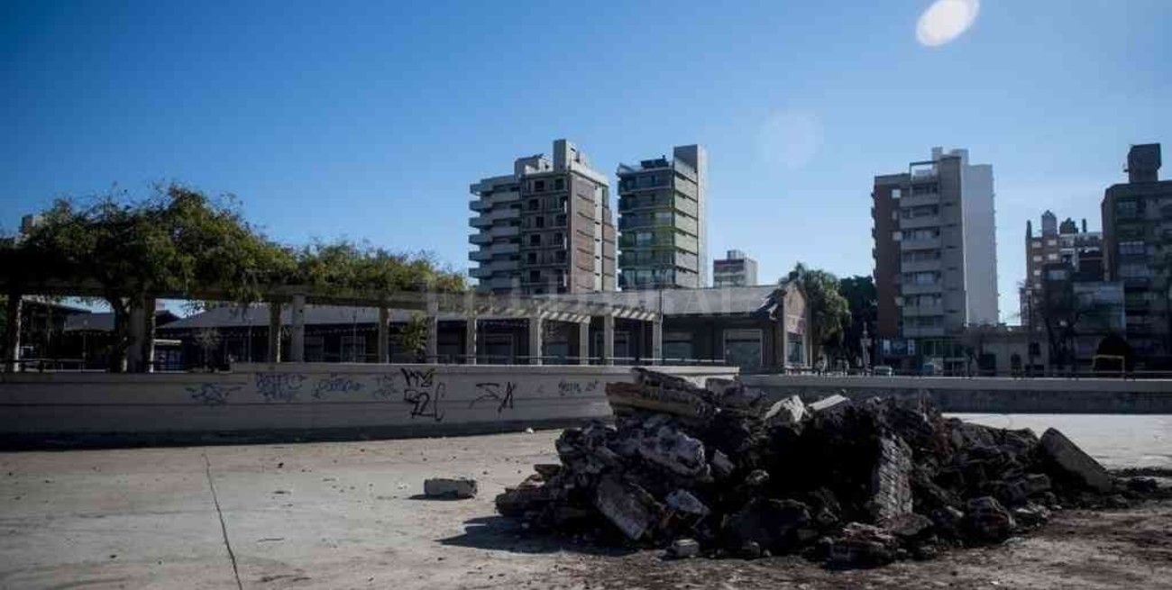 Rosario: transformarán el antiguo espejo de agua del Mercado del Patio en un playón de uso común