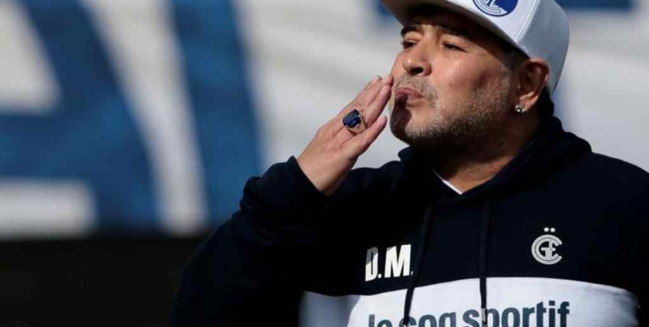 Ponen en duda la continuidad de Maradona como DT de Gimnasia 