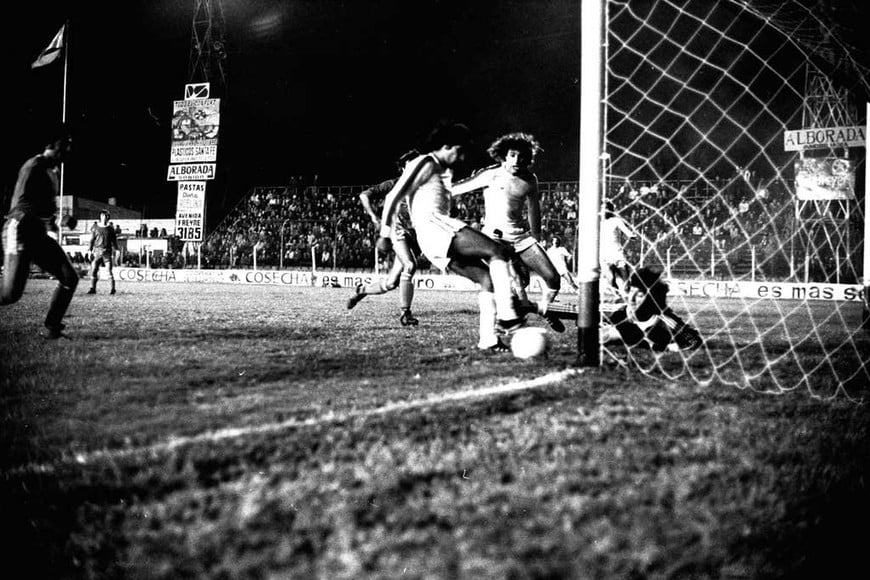 ELLITORAL_308829 | Archivo El Litoral Hugo Villarruel y Jorge Omar Casaccio, protagonistas de aquella noche de junio en el Brigadier López, hace 40 años.