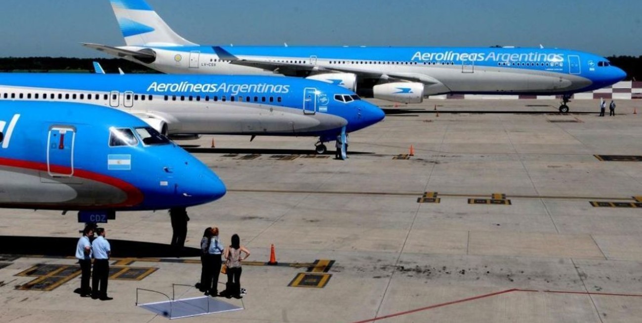 Trabajadores de Aerolíneas reclamarán "otras vías de solución" que no sea una rebaja salarial