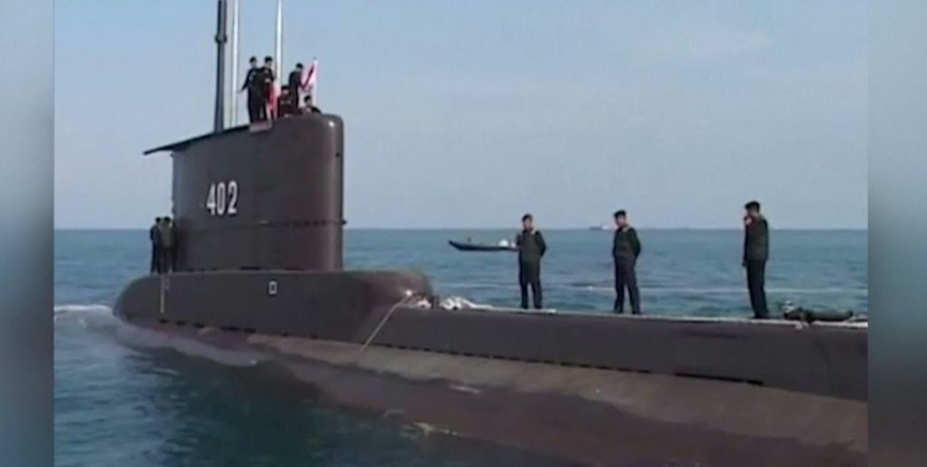Indonesia encuentra el submarino desaparecido y sus 53 tripulantes están muertos