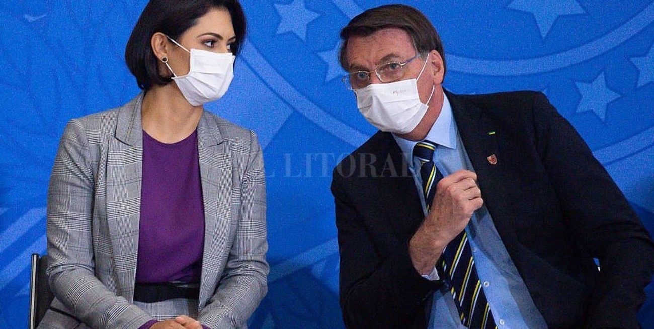 Brasil: la esposa de Jair Bolsonaro dio negativo al test de coronavirus