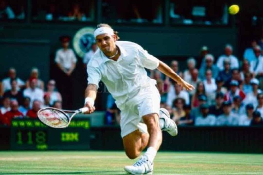 ELLITORAL_386005 |  Gentileza En 2001, Federer venció a Rochus en sets corridos en su primer triunfo en Wimbledon.