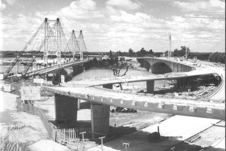 ELLITORAL_367171 |  Archivo El Litoral 1970. Esta imagen corresponde al archivo fotográfico Birri, y es de cuando la obra ya estaba avanzada pero no concluida.