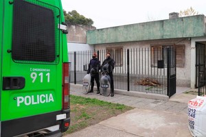 ELLITORAL_315082 |  Noticias Argentinas La policía custodia la casa del jubilado, cuya familia señaló que vive una pesadilla.