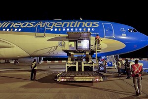 ELLITORAL_367145 |  NA zzzznacp2NOTICIAS ARGENTINAS BAIRES, ABRIL 1: Un cargamento de un millón de vacunas arribó hoy desde China, por lo que la Argentina ya recibió 6.768.755 dosis desde el 24 de diciembre último, mientras que este fin de semana arribará un nuevo cargamento de Sputnik V. Foto NAzzzz