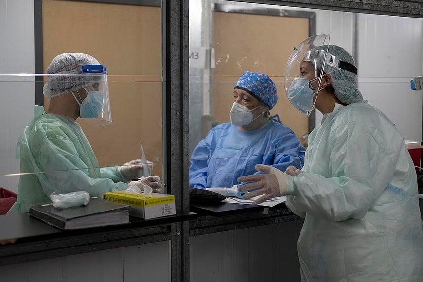 ELLITORAL_370702 |  Télam TELAM 17042021 Los casos de coronavirus en la provincia de Buenos Aires ascendieron a 1.145.314 tras confirmarse 15.166 nuevos contagios en las últimas 24 horas, informó hoy el Ministerio de Salud provincial foto Carlos Brigo Cbri