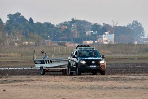 ELLITORAL_320157 |  Flavio Raina Con las primeras luces de este martes, los efectivos retomaban los trabajos de rastrillajes en la laguna
