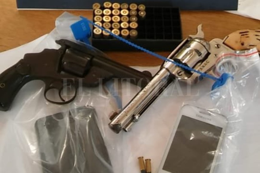 ELLITORAL_375480 |  El Litoral El armamento secuestrado en poder de los malvivientes.