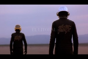 Gentileza producción El exitoso dúo parisino se despidió este lunes con Epílogo , un enigmático video publicado en sus redes sociales en el que se ve a Guy-Manuel de Homem-Christo y Thomas Bangalter paseando por un paisaje estilo marciano y luego explotando en pedazos.