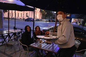 Manuel Fabatía Primera salida. Algunos ya se animaron y fueron a disfrutar de la gastronomía santafesina.