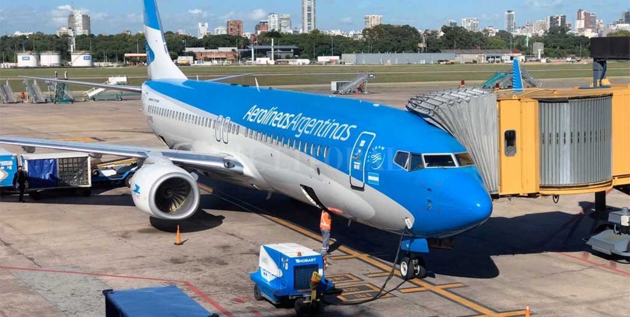 Aerolíneas Argentinas canceló vuelos a Roma, Miami y Orlando por el coronavirus