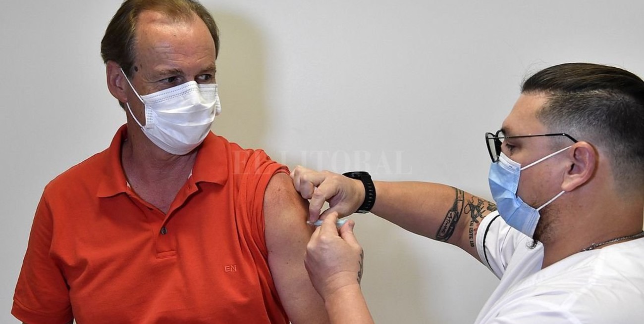 El gobernador de Entre Ríos se vacunó contra el coronavirus