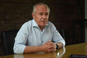 Flavio Raina El ex intendente de Santa fe encabeza la lista de precandidatos a la Cámara de Diputados de la Nación, su boleta lleva a la periodista Carolina Losada como precandidata a senadora nacional junto a Dionisio Scarpín.