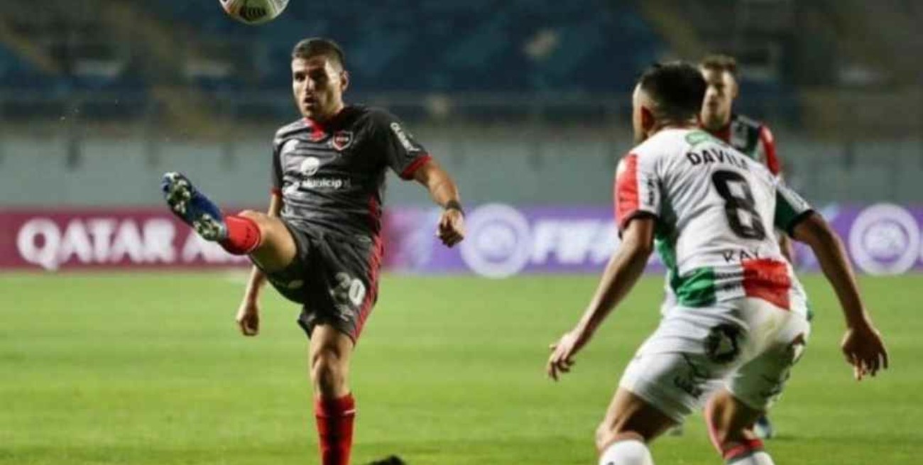 Agónico triunfo de Newell's ante Palestino con gol de Alexis Rodríguez en el último minuto