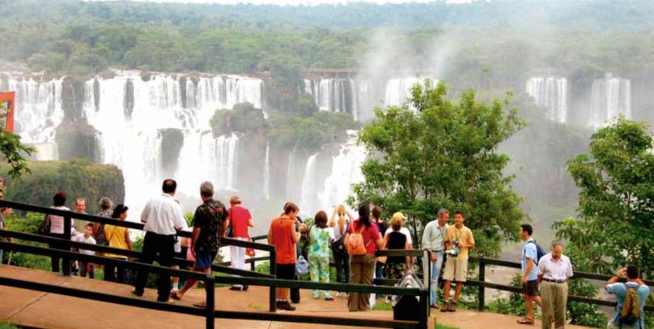 Brasil reabrió al público las cataratas del Iguazú  