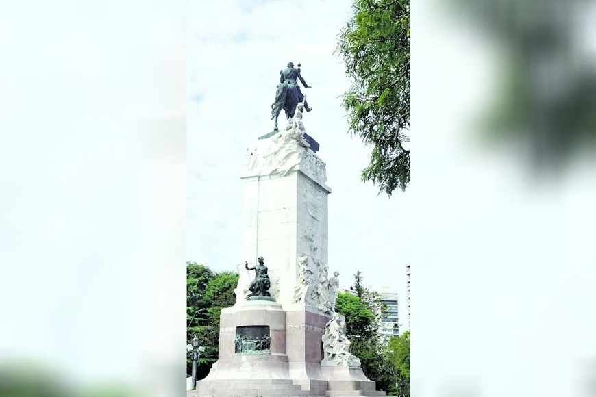 ELLITORAL_338065 |   El Monumento a Urquiza se inaugura oficialmente el 11 de noviembre de 1920, fecha que conmemora la firma del Pacto de Unión Nacional.