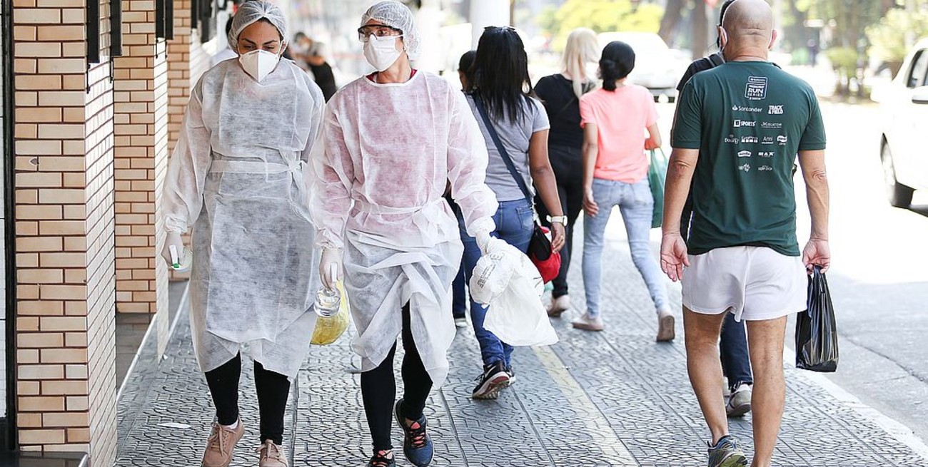 Brasil llega a los 3,27 millones de casos de coronavirus
