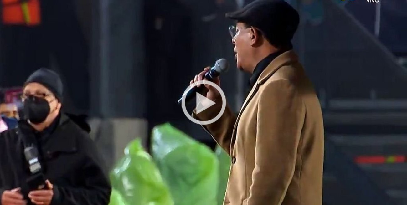 Video: el santafesino Sergio Torres cantó el himno en la previa de Argentina-Bolivia 