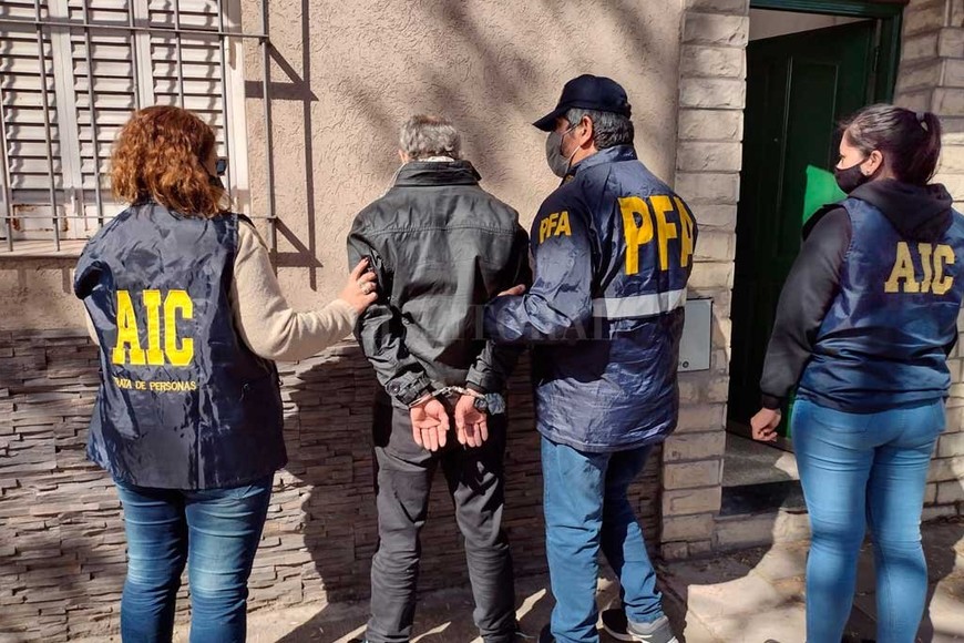 ELLITORAL_399671 |  Gentileza Prensa AIC La captura de Carlos Marcelo S. se produjo este martes en la ciudad de Buenos Aires y estuvo a cargo de la Brigada de Femicidios y de PFA.
