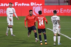 Télam 28/07/2021; Buenos Aires: Silvio Romero (#18) festeja el segundo gol de Independiente que enfrenta a Patronato de Paraná, en el estadio Libertadores de América, por la tercera fecha del campeonato de la LPF.
Foto: Maximiliano Luna/Télam/CF