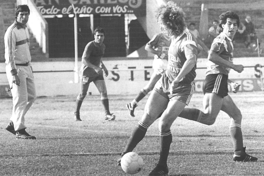 ELLITORAL_315926 | Archivo El Litoral Una imagen del Potro enganchando en un entrenamiento, ante la atenta mirada de Carlos González, el Flaco Zuccarelli y, más atrás, Leo Madelón.