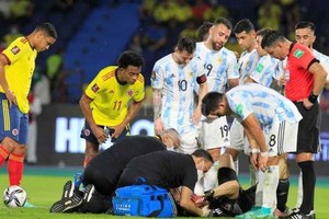 ELLITORAL_382274 |  Gentileza El arquero de la Selección Argentina chocó contra el colombiano y perdió el conocimiento