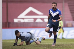 ELLITORAL_372202 |  NA zzzznacd2NOTICIAS ARGENTINAS BAIRES, ABRIL 25: Federico Mancuello festeja el gol que le dio el empate transitorio a Velez ante Lanus. Foto NA: PRENSA VELEZzzzz