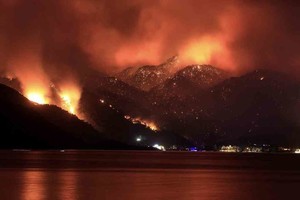 ELLITORAL_393944 |  Twitter Cerca de 81 grandes incendios forestales estallaron en 24 ciudades diferentes de Turquía los últimos días.