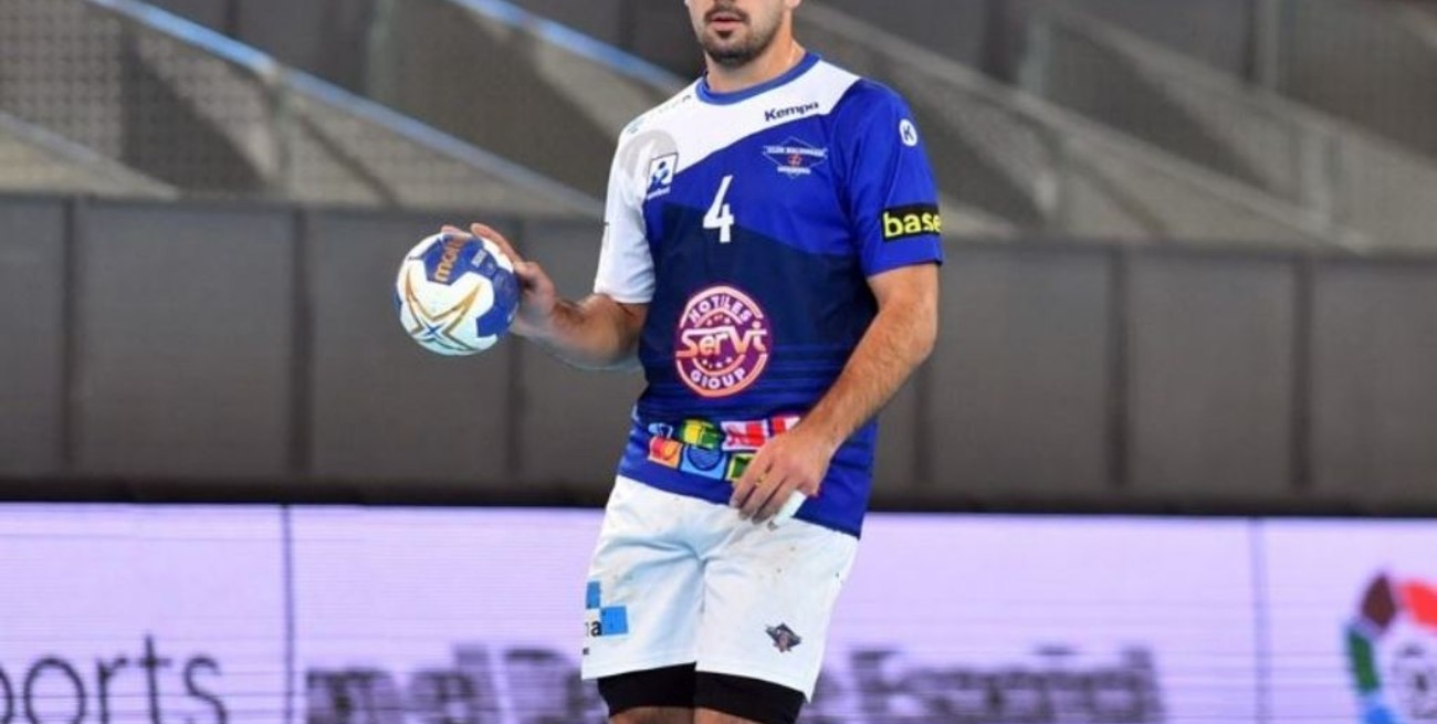 Pablo Simonet llegó a Egipto y el seleccionado está completo para el debut en el Mundial de handball