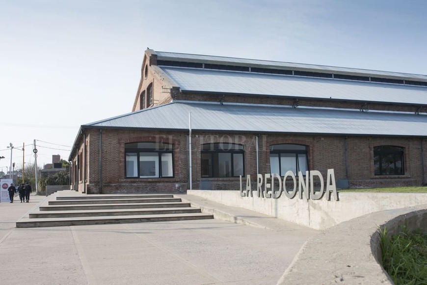 ELLITORAL_346218 |  Gobierno de Santa Fe De acuerdo a los protocolos sanitarios en el marco de la pandemia, no se permitirá el ingreso sin tapabocas, habrá puestos de expendio de alcohol en gel y se mantendrá la distancia social.