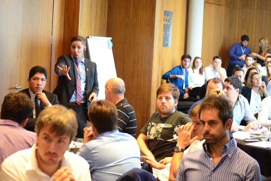 ELLITORAL_331200 |  Archivo El Litoral En acción. El Doctor Grimaldi dando clases, en épocas en la que la presencialidad, era lo habitual.