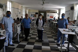 ELLITORAL_301413 |  Guillermo Di Salvatore Hay equipo. Profesionales de Enfermería en el Hospital Cullen, uno de los efectores públicos de salud de la ciudad.