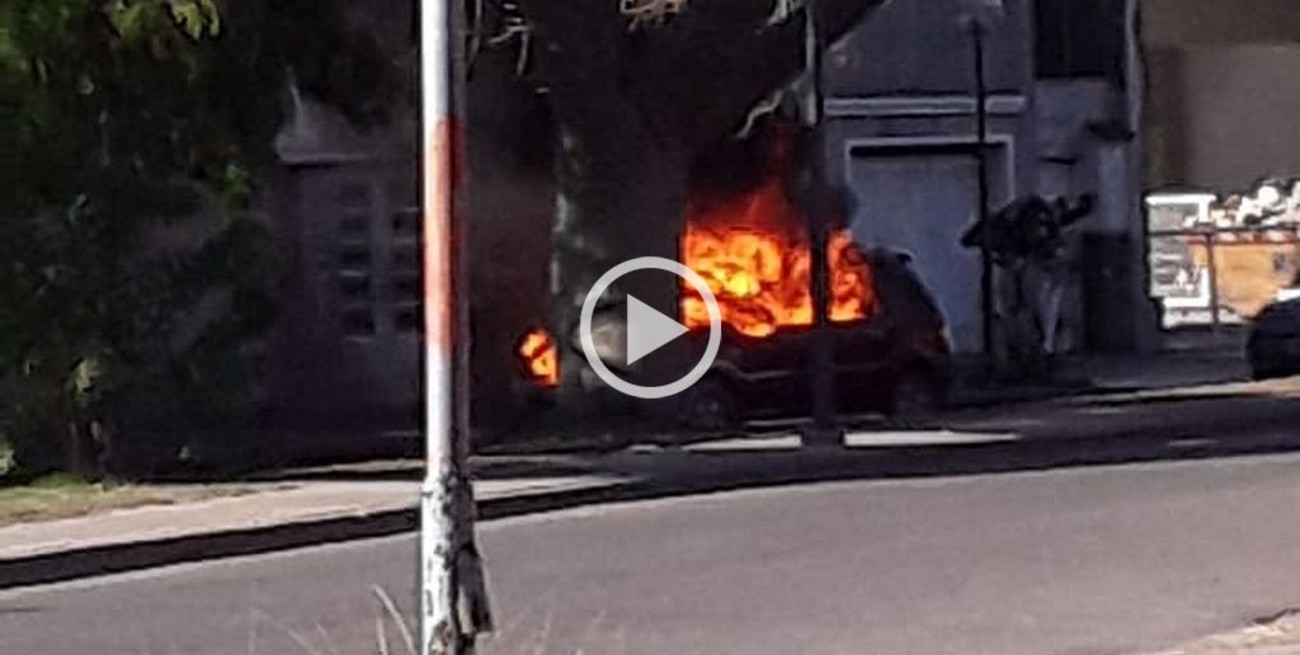 Se incendió una camioneta frente al estadio de Colón